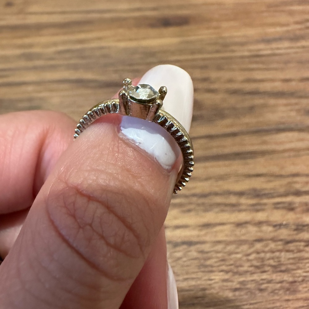 Gold ring - Picture 2 of 5